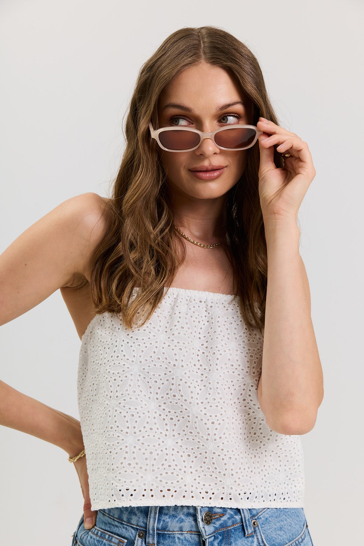 Top Laurel white