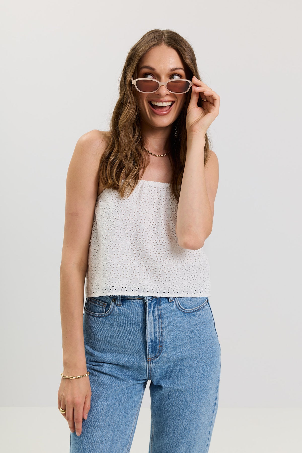 Top Laurel white