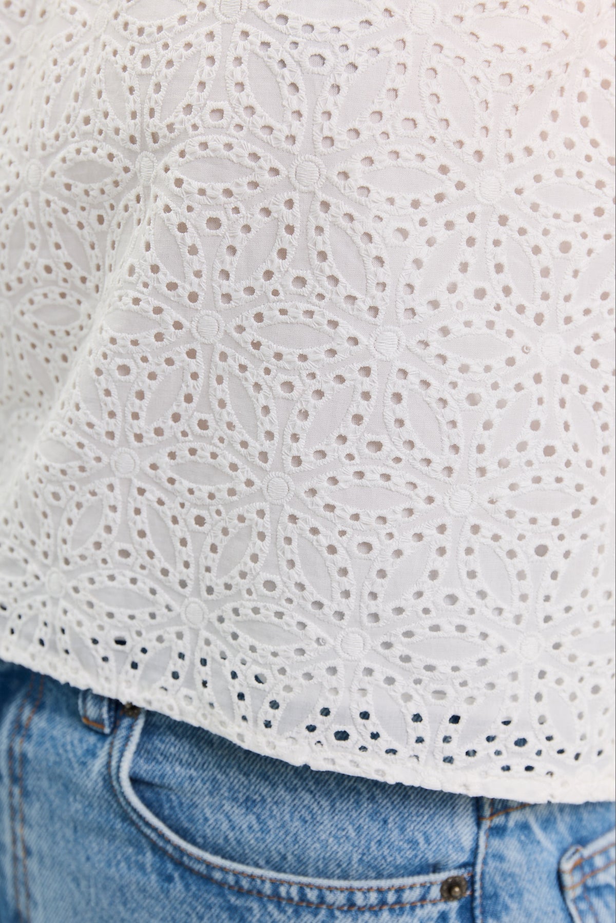 Top Laurel white