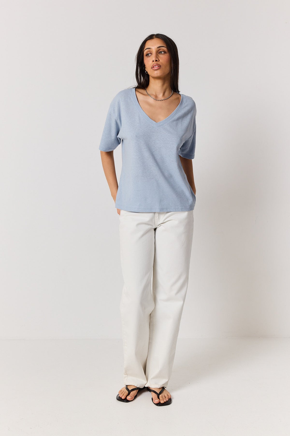 T-shirt V linen powder blue