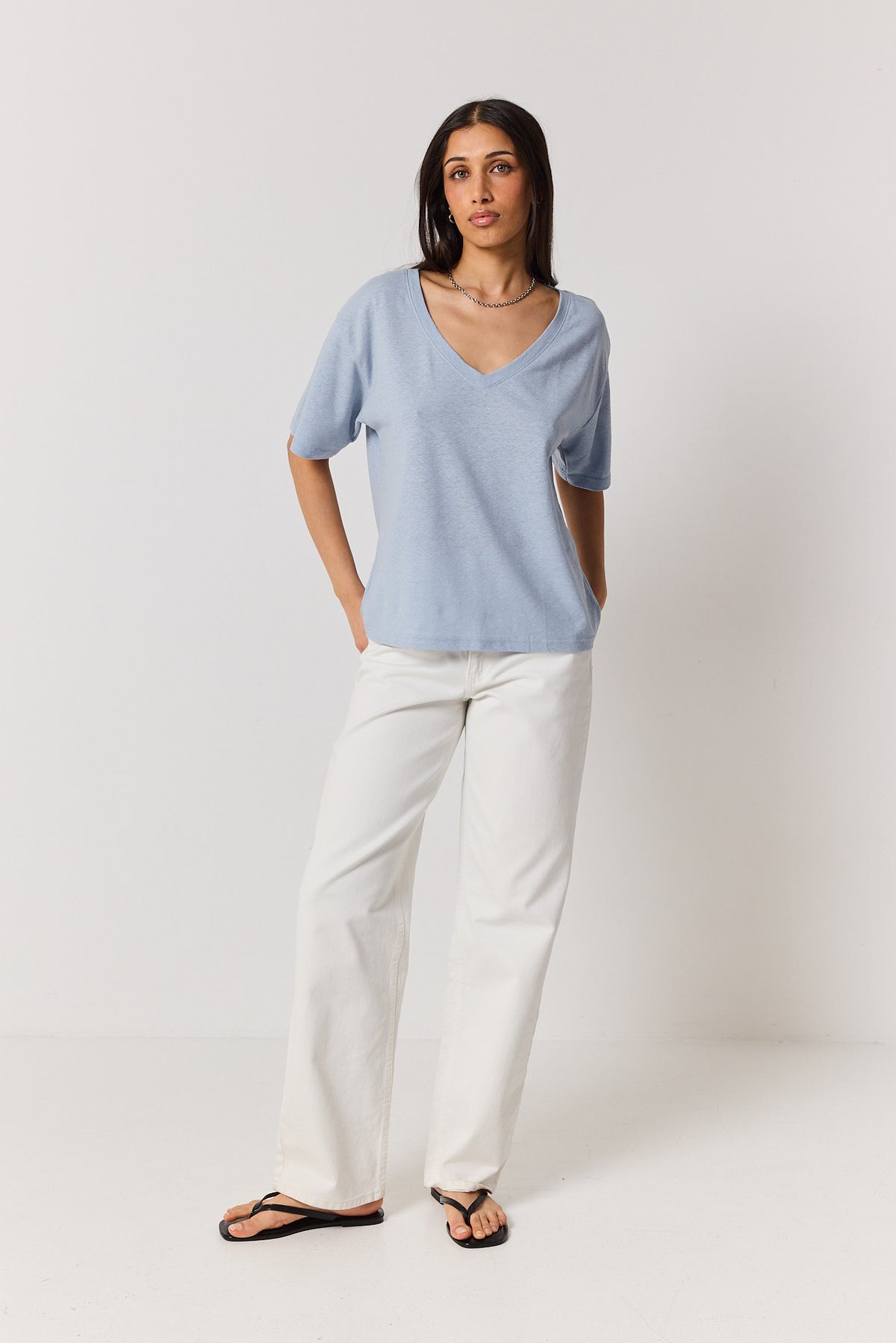 T-shirt V linen powder blue