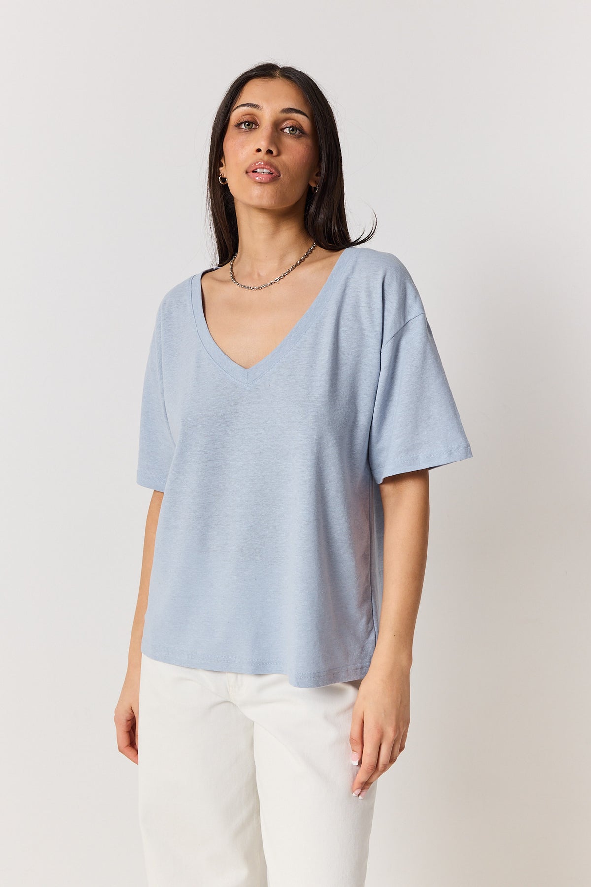 T-shirt V linen powder blue