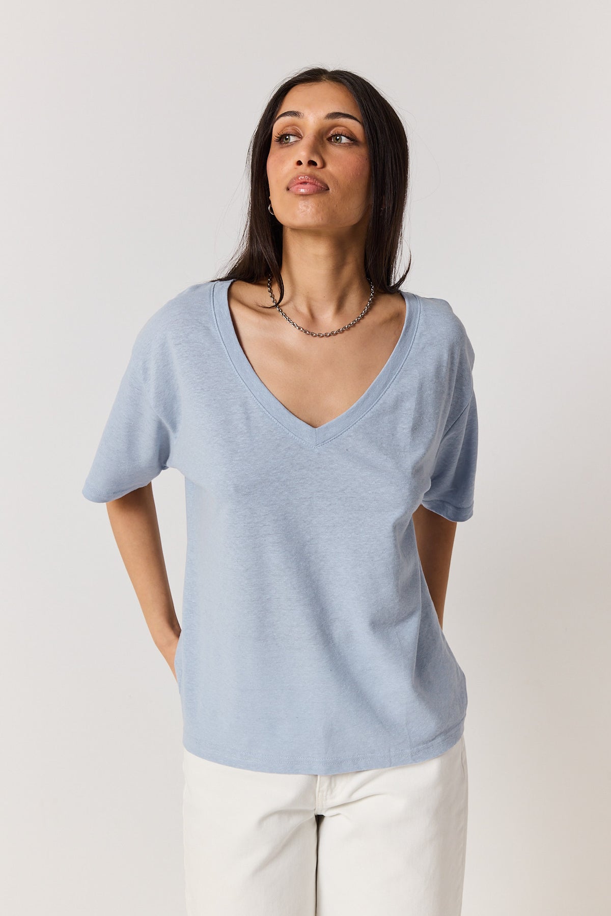 T-shirt V linen powder blue